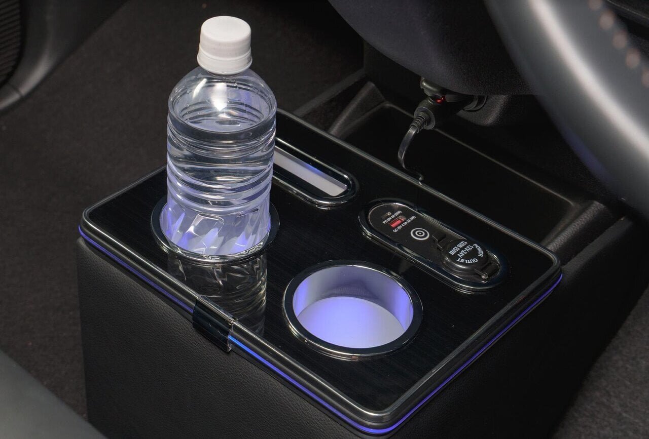 【Easily attachable to your car】 Expand storage and charging space! Upgrade your drive with the console box