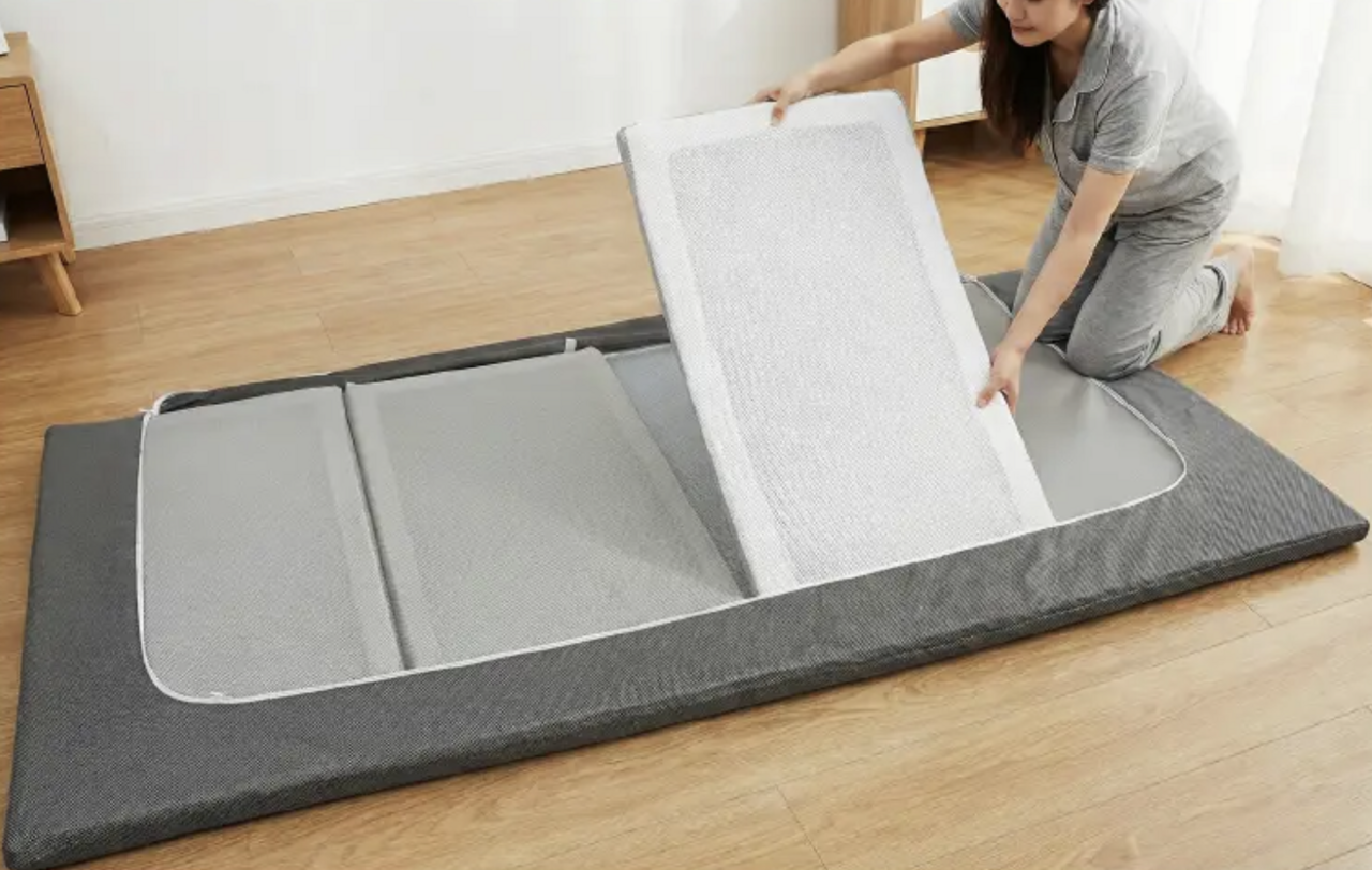 【Convenient】Perfect for a sub futon at home or outdoor use! The handling of the “4-part” mattress was too easy