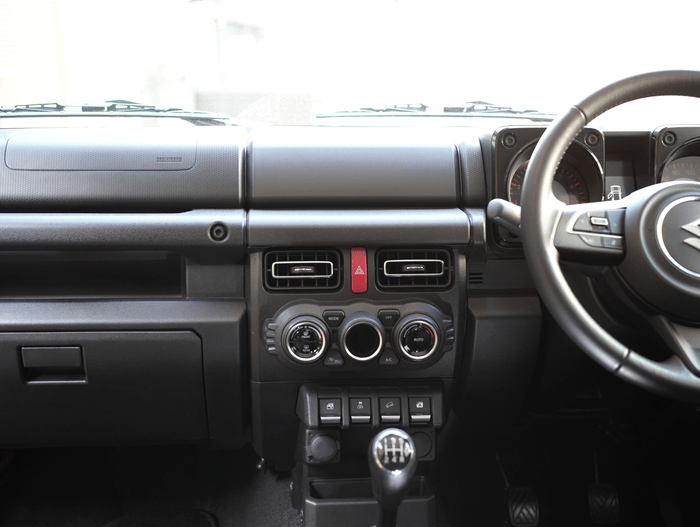 Replace the genuine navigation box panel for the [Jimny]! Three types of custom parts that can organize the dashboard
