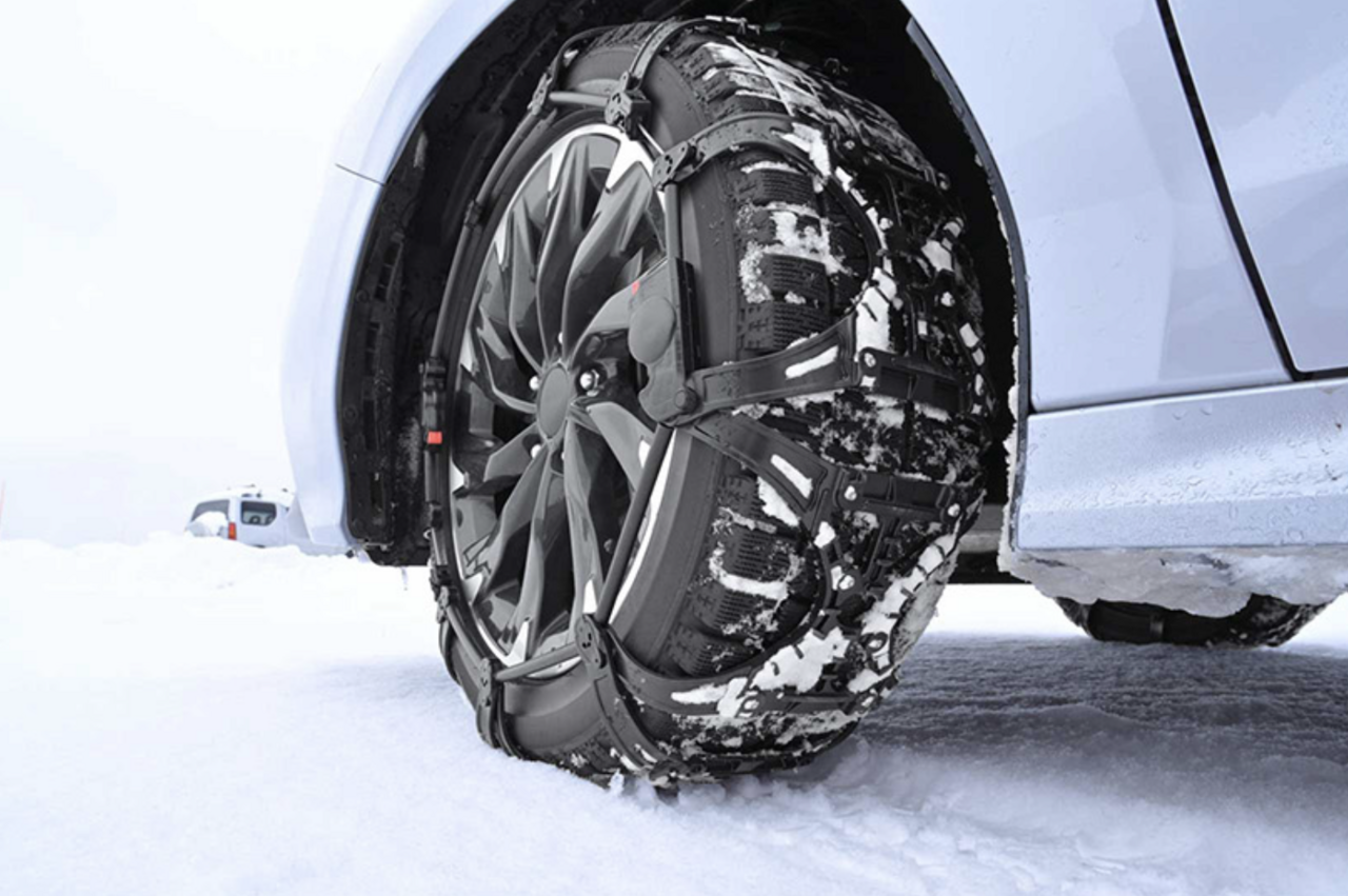 【Snow Measures】From frozen roads to slushy snow paths! The automatic tightening "non-metal" tire chains