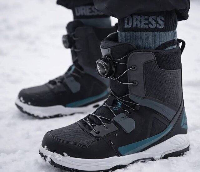 【雪の日】濡れた路面でも冷えない！釣りブランド考案の防水ニットソックスが流石だった