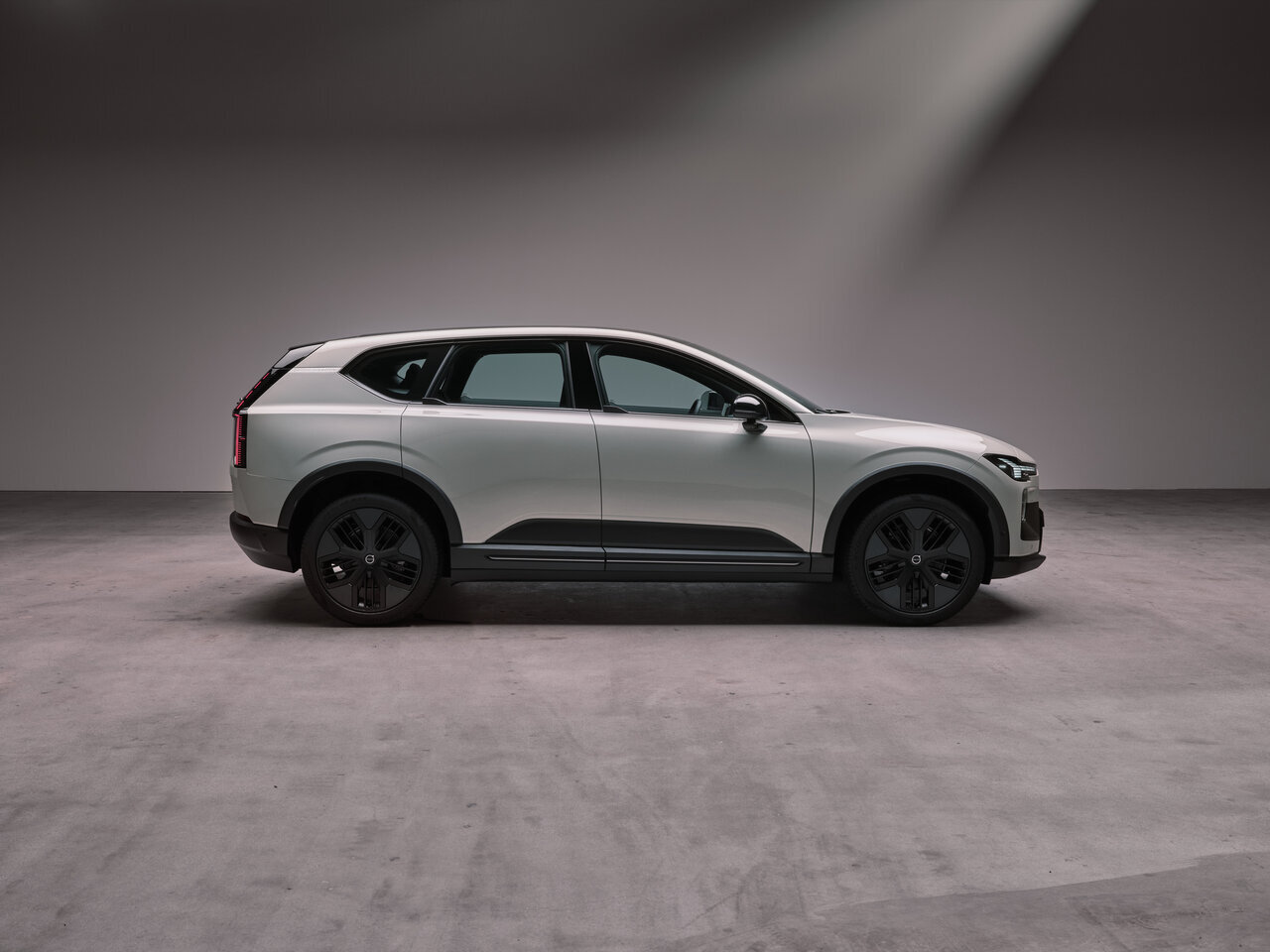 【Volvo】Minimum ground clearance increased by 20mm! Mid-class electric SUV "EX60 Cross Country" makes its debut