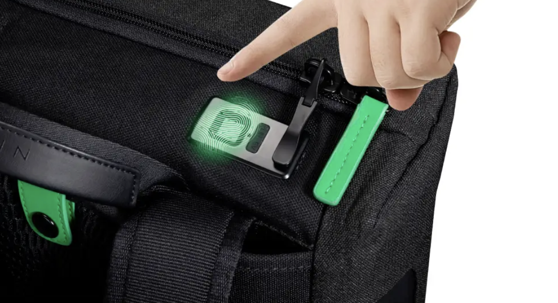 Is it like a spy movie!? The ultimate backpack with fingerprint recognition lock and tracking features