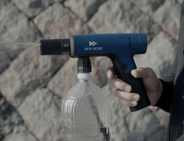 Transform into an outdoor shower! A high-pressure washer that can be used for car washing and outdoor activities