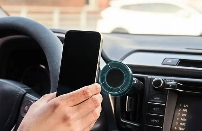 【3in1 Grip】Charge and use in the car without removing it! Equipped with N52 neodymium magnets that won’t fall off even on bad roads