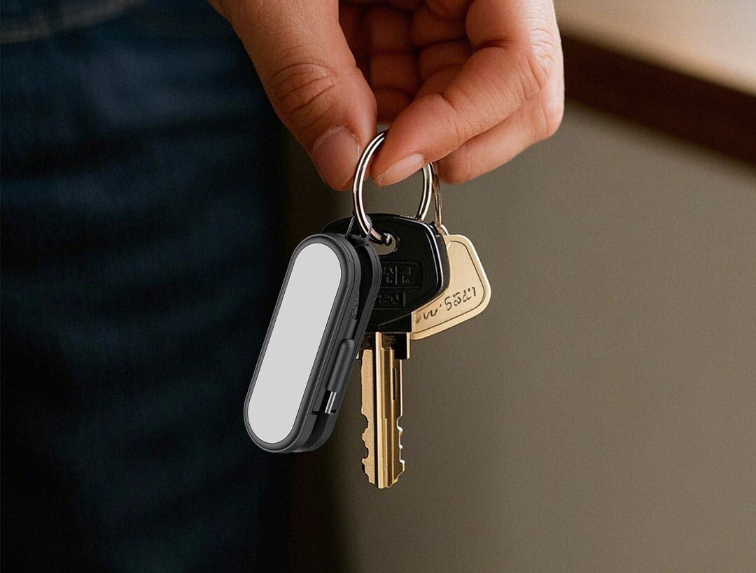 【便利ガジェット】USBケーブル＆SIMカードまで!? 指先サイズのミニマムキーホルダー