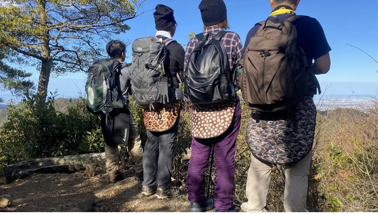 【Going Out】Still looking for a place to sit? Just wrap it around and take a break anywhere with the "Hip Guard".