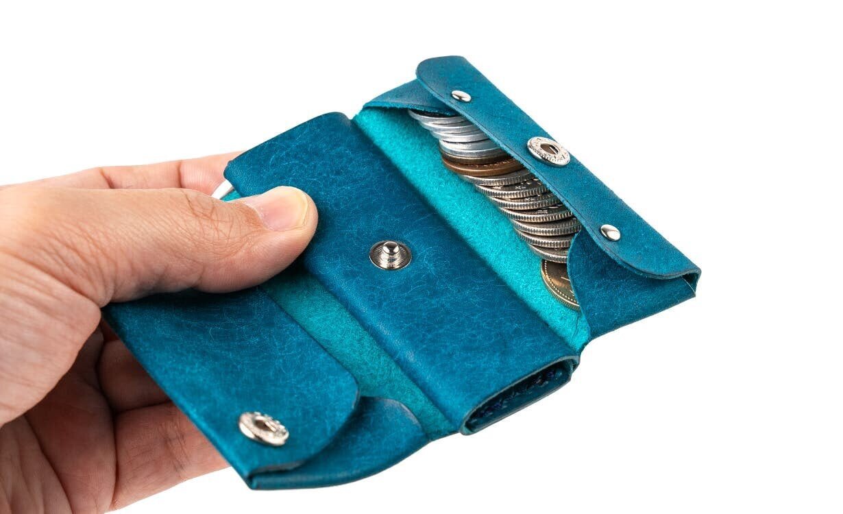 Wait, can it even hold coins!? A keychain wallet that becomes a "talisman" for cashless users