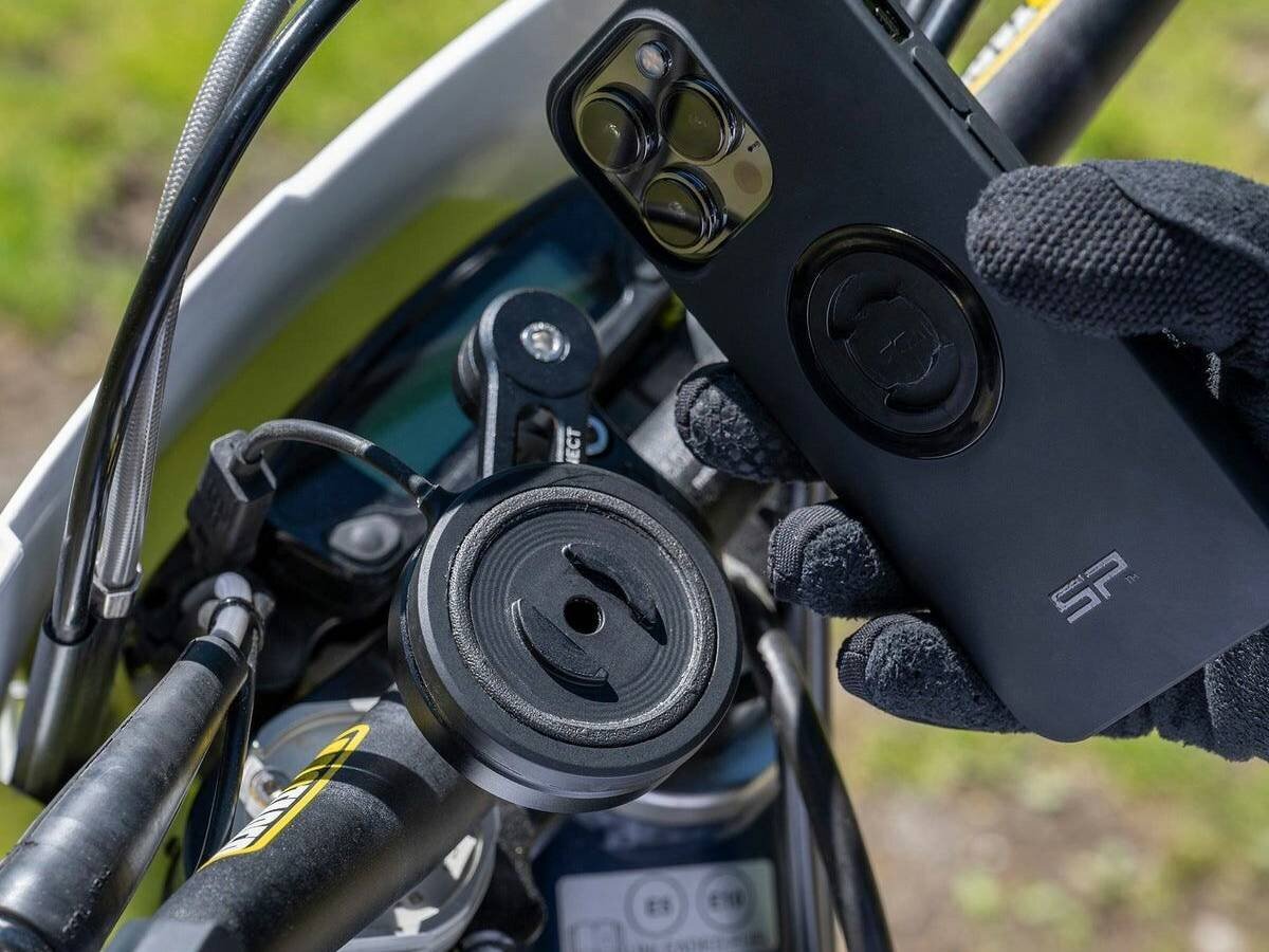 【Motorcycle】Simply turn 90 degrees for a strong fixation! Comfortable touring with a stable mount & anti-vibration module