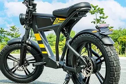 【EVビークル】22万円で電動バイクデビュー！“約16.2円”の電気代で最長60km走り抜く