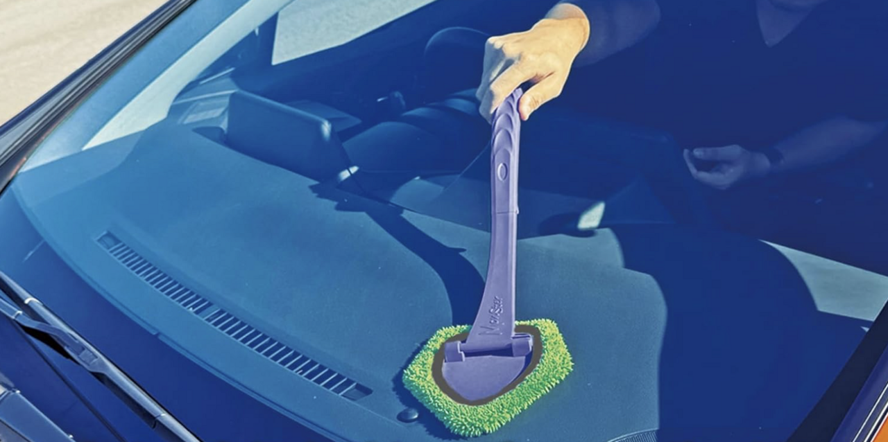【Car Care】Reaching even the depths! Cleaning windows with a long mop becomes 100 times easier