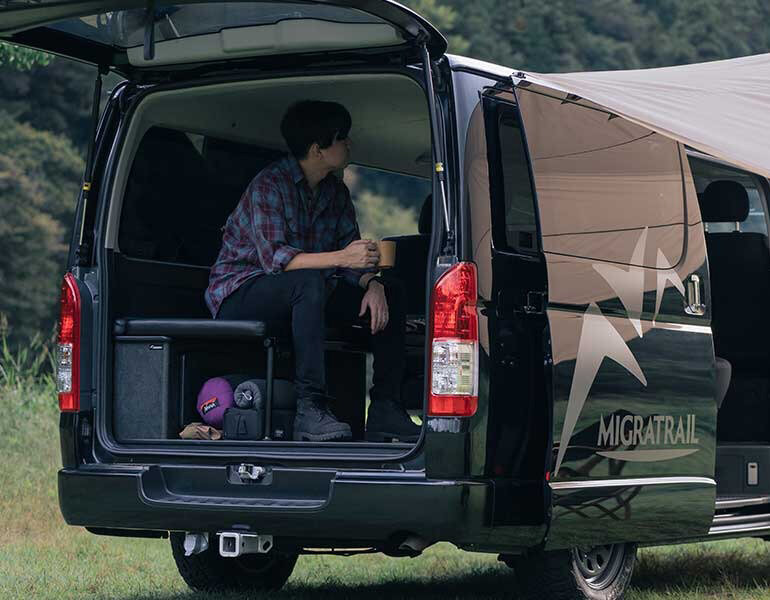 【Hiace】Is it already a small house!? Transforming the car interior into a “livable space” with the premium bed set