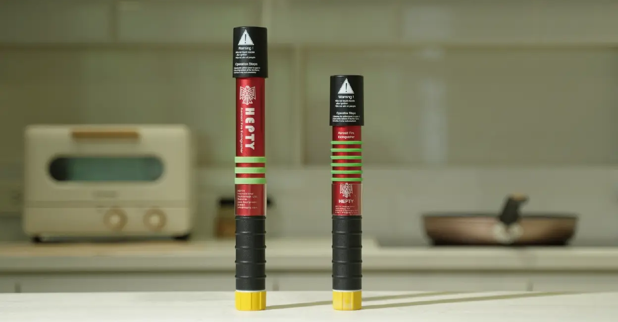 【ポケット消火器】だれでもサッと初期消火！超軽量“260g”の一本をお守りにしたい