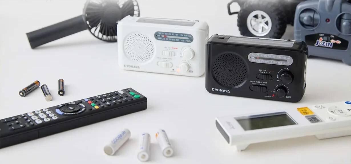 【画期的】え、電池サイズは不問!? “3本だけ”かき集めたら必ず動く防災ラジオ