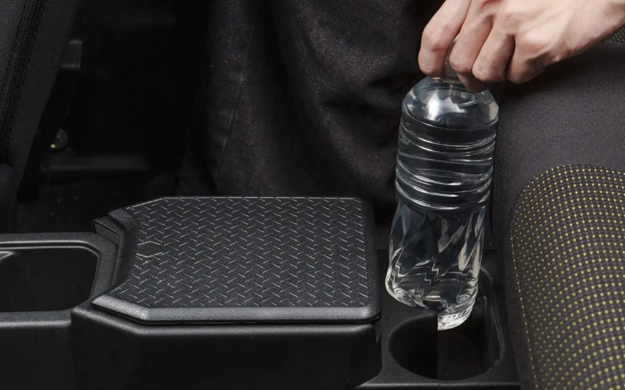 【Jimny Nomad】Just “place” the rear seat for DIY! Increased comfort with the rear console box equipped