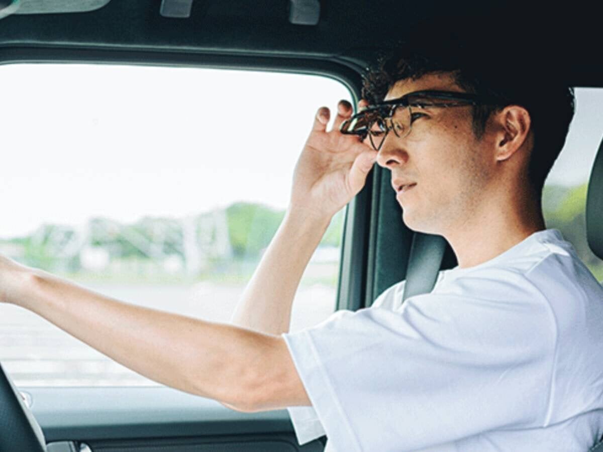 【Drive】 Dark tunnels and strong sunlight! Safe driving with polarized lens equipped over glasses