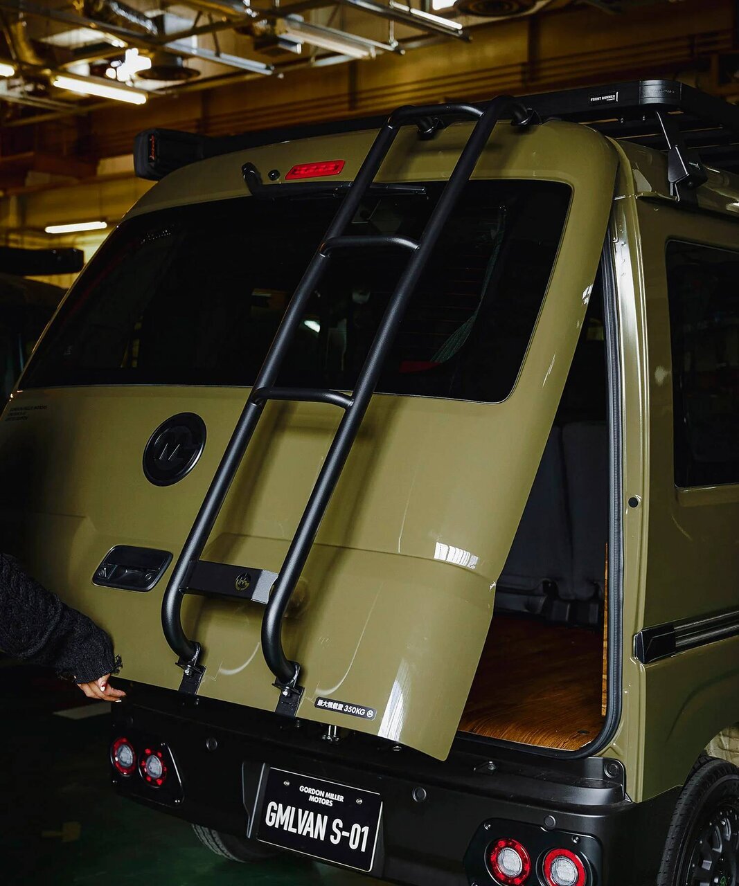 【Custom】Increase loading capacity & style! With the rear ladder attachment, loading and unloading becomes super easy