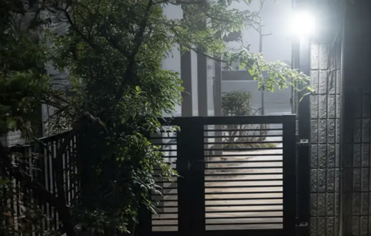 【"0 yen" for electricity costs for security】Protect your car and home! LED light with motion and light sensors