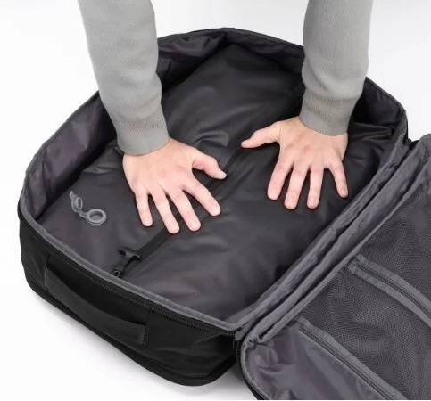 【春の旅行】もう圧縮袋はいらない!? 真空圧縮＆拡張機能を備えた“変幻自在”バックパック