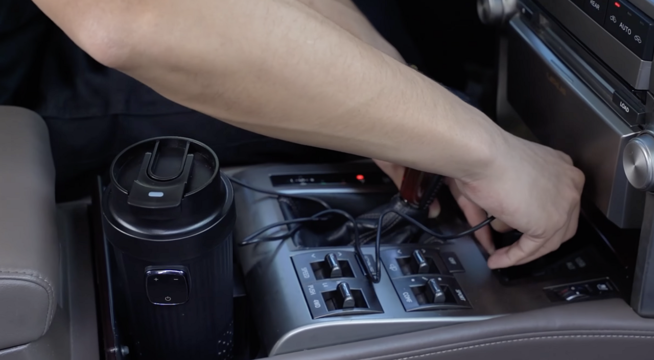 【Drive】Temperature control from 6 to 80℃ as you wish! A cooling and heating bottle that can be connected to a cigarette lighter socket