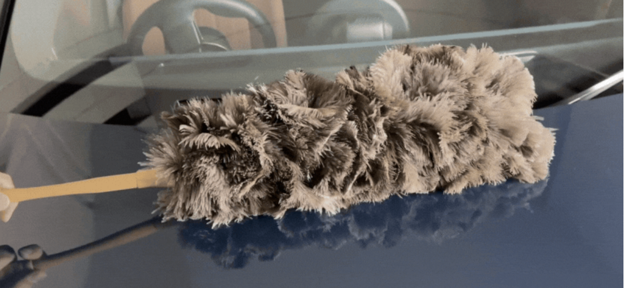 【Car Care】It can even remove pollen! The Ostrich Feather Duster that revives the mirror finish with just one swipe
