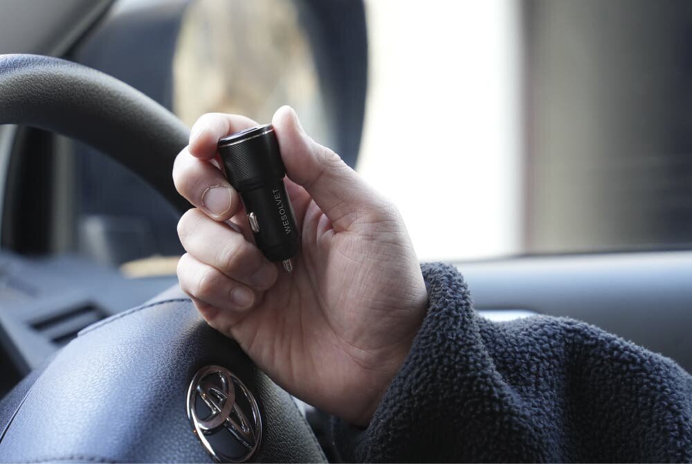 [Car Security] Tracking continues even when the engine is off! A "charger" integrated smart tag that no one will notice.