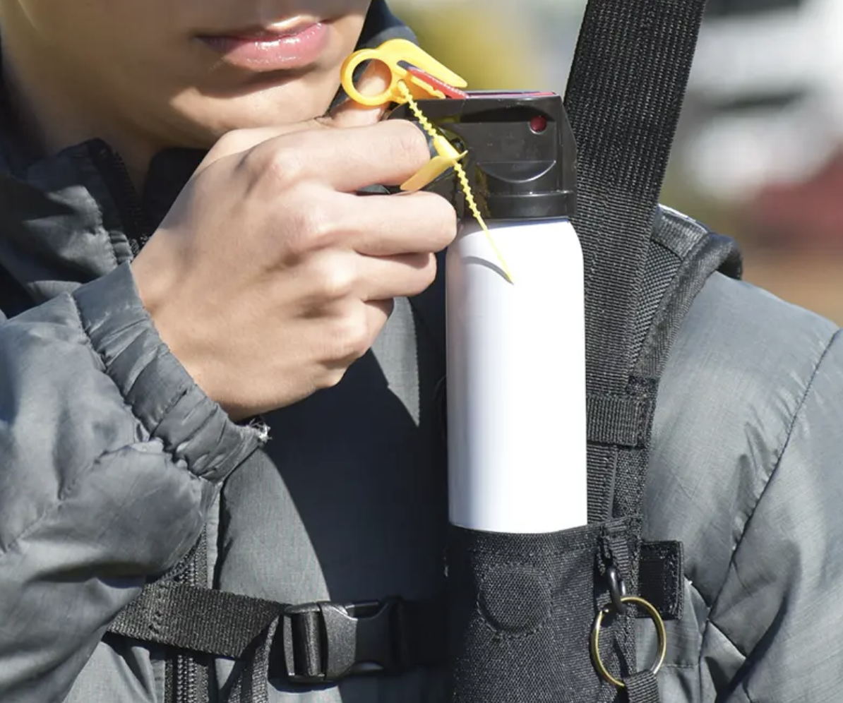 【クマ対策】大事なのはスプレーを“挿す”位置！すぐ出して噴射できる専用ホルダー