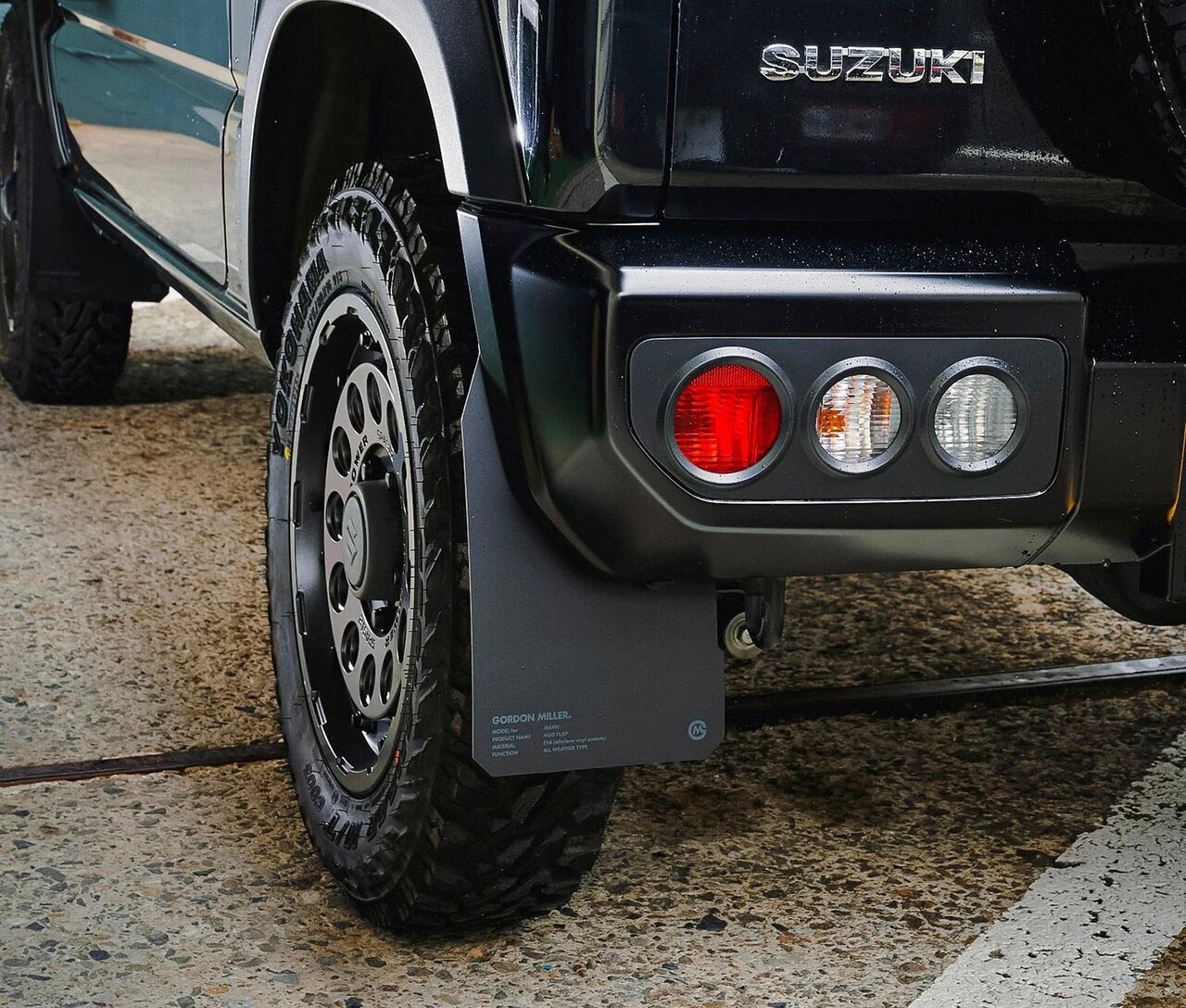 【Jimny】With thick mud flaps, it's even more rugged! The dirt-repellent effect makes off-roading worry-free