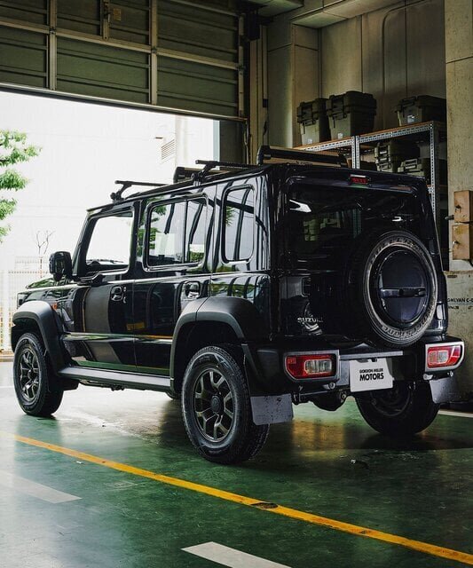 【Jimny Sierra Nomad】 Thick flat silhouette! Update your footwear with mud flaps.