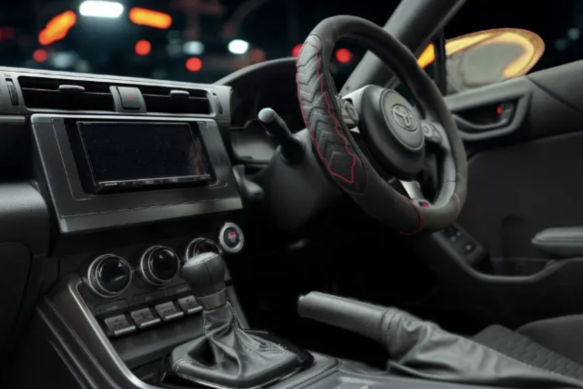 【Steering Cover】Surprising fit the moment you touch it! 3D structure means it won't slip anymore