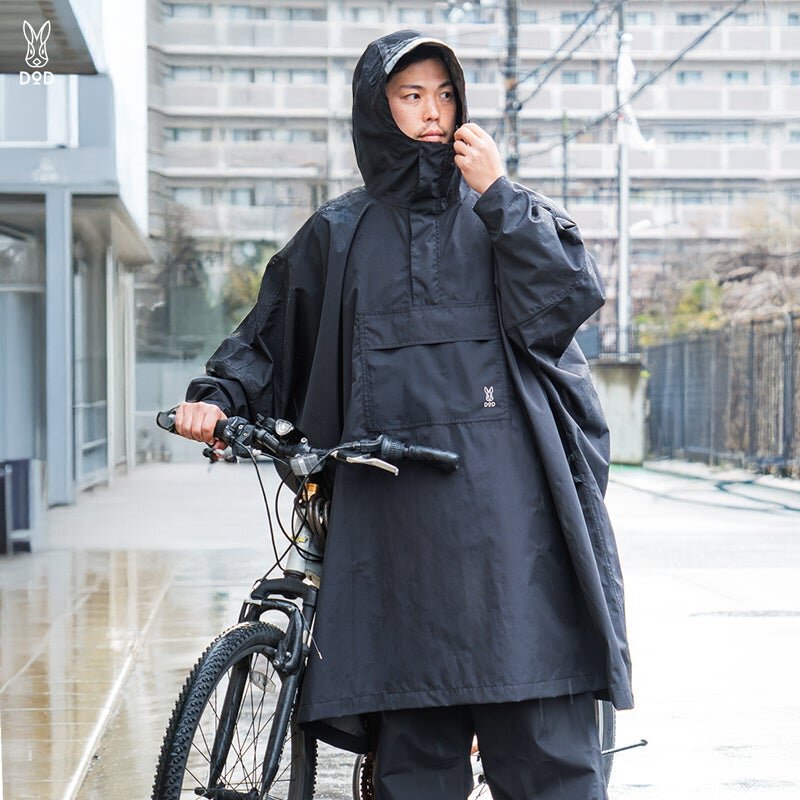 【自転車】4月からの傘差し運転罰則化に備える！キャンプ基準の防水ポンチョで“濡れ”回避