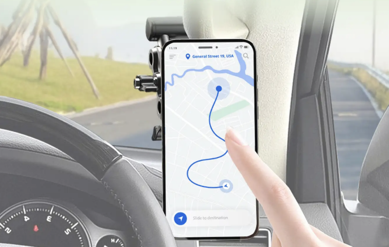 【HiAce 200 Series】The designated spot for your smartphone is here! With a dedicated holder, your “field of view” remains wide