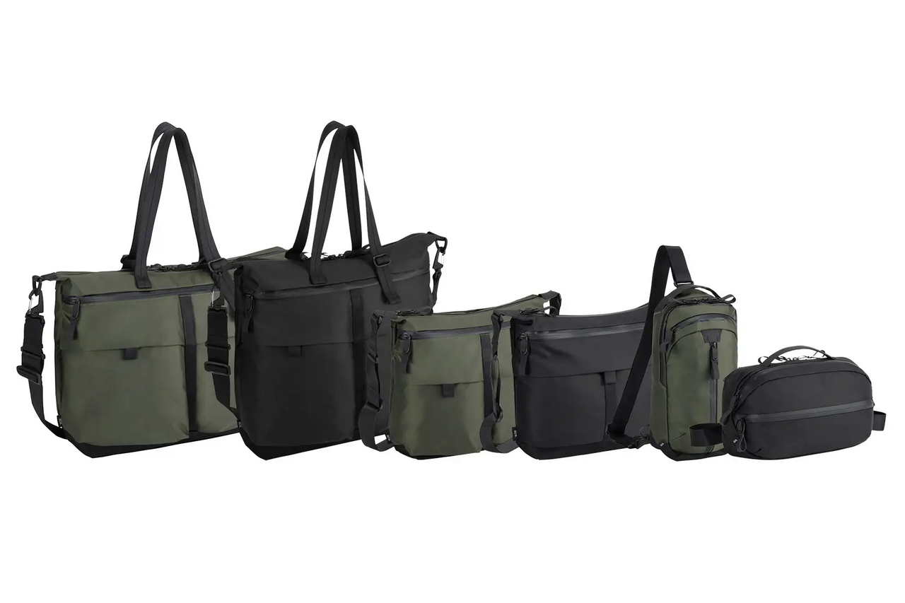 Don't panic even on rainy days! The new bag from Ace features a waterproof fabric comparable to "rain gear."