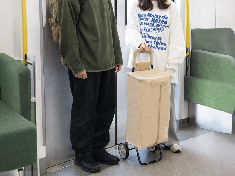 【電車でキャンプ】狭い駅もスイスイ移動！スリムキャリーやインナークーラーバッグほか