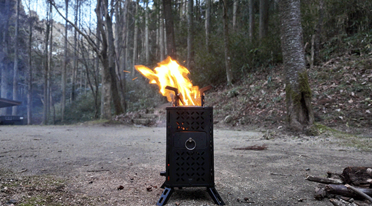 Ignite from dried leaves and pinecones! With a fan-equipped stove, adjusting the firepower is a breeze!