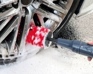 【Self Car Wash】Graduating from "scrubbing"! Shine your wheels with an electric wheel brush