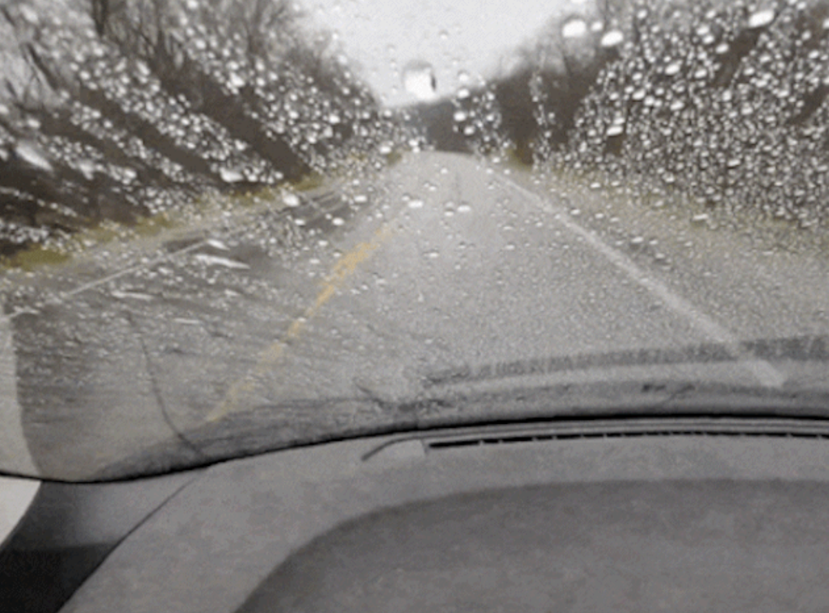 【愛車コーティング】雨粒が吹き飛んだ！スプレーするだけで光沢と撥水が手に入る