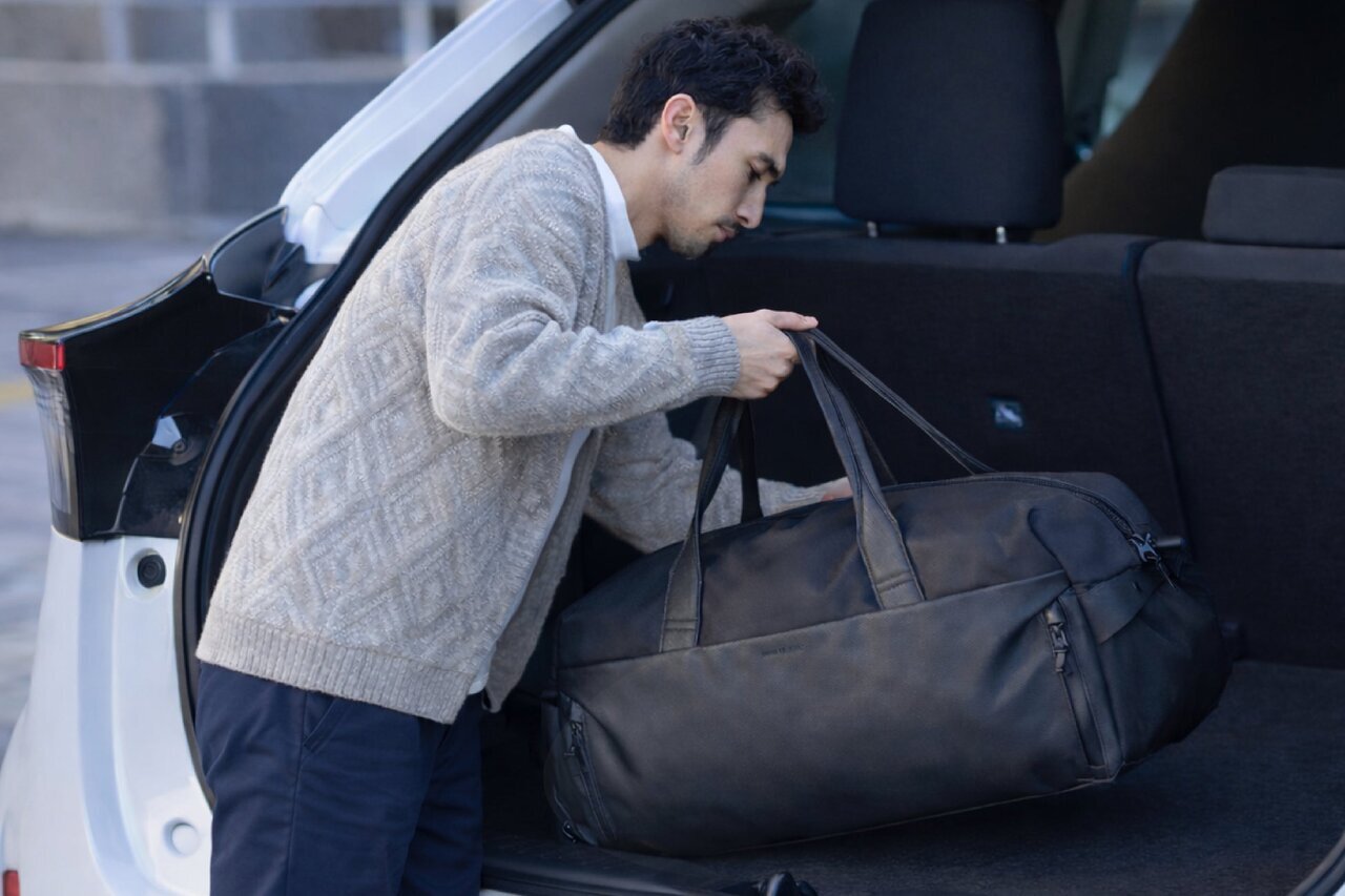 [Car Travel] Want to go out in "genuine leather" even in the rain! A 50L Boston bag that elevates the quality of adult travel.