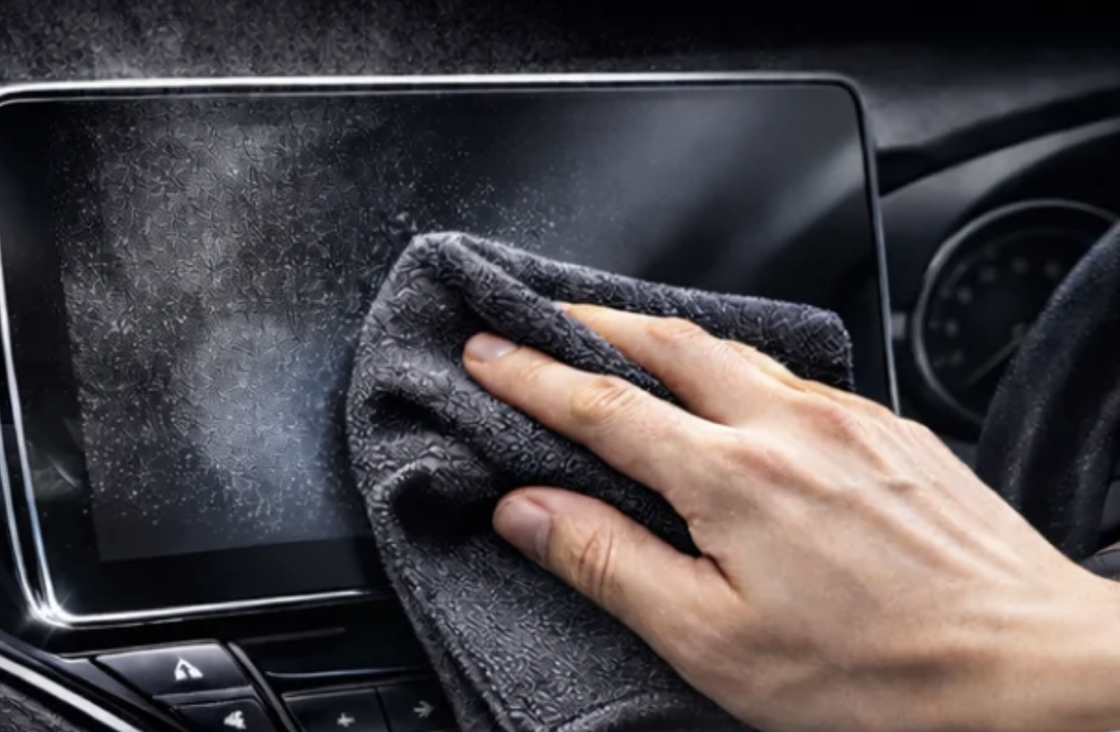 【Car】One spray! Say goodbye to fingerprints and stickiness on the navigation!