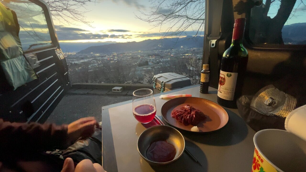 【Jimny Travel】Enjoy luxury at "RV Park Koshu City Katsunuma Wine Hill" with hot springs, wine, and night views while camping in your car