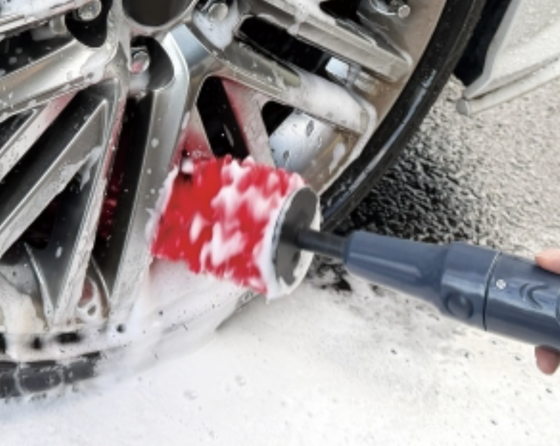 【Car Care】Save time without scrubbing! Rechargeable electric wheel brush that can be used outdoors