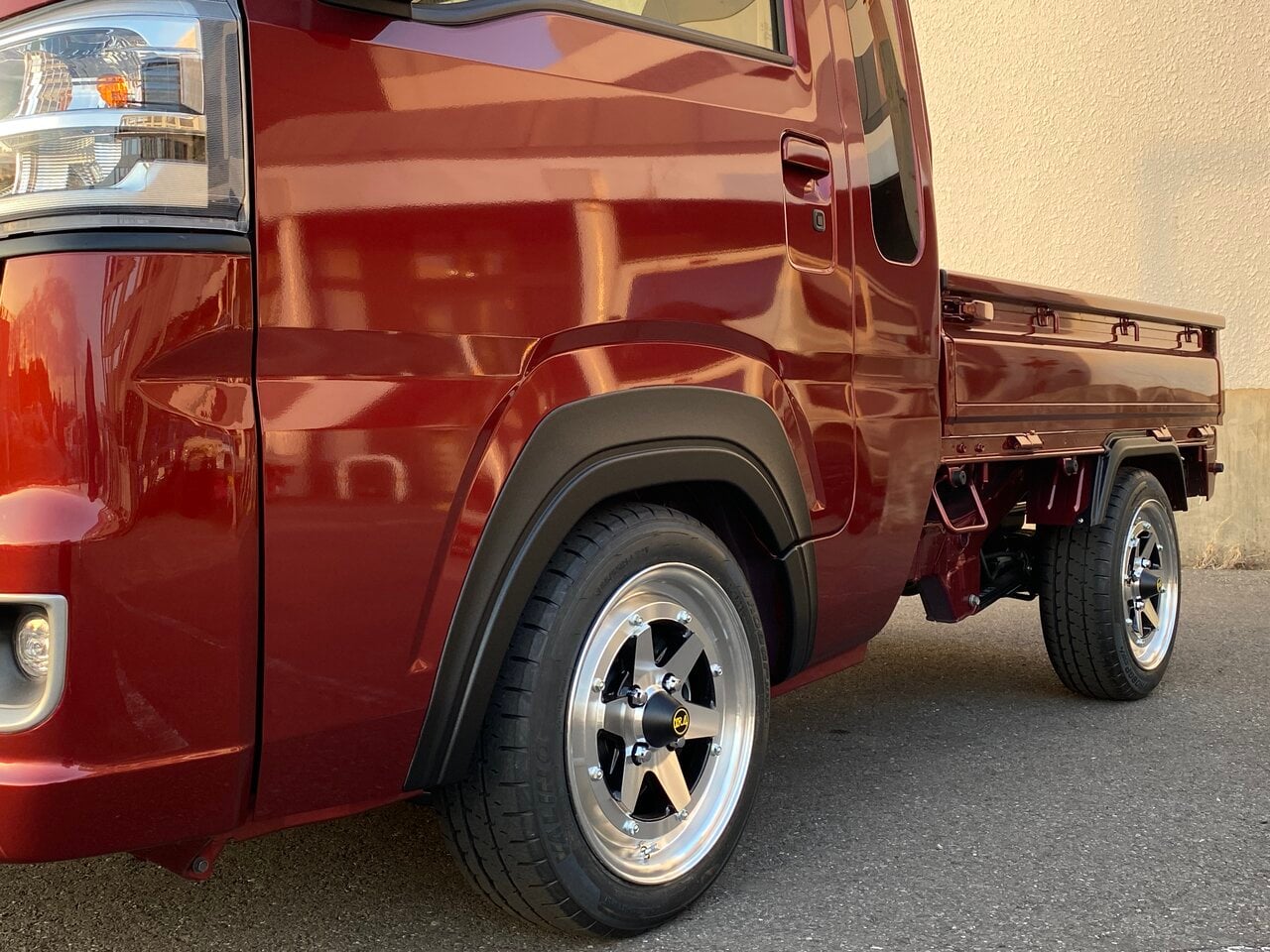 【軽トラカスタム】使い勝手はそのままに!小ぶりなオーバーフェンダーで迫力スタイルに