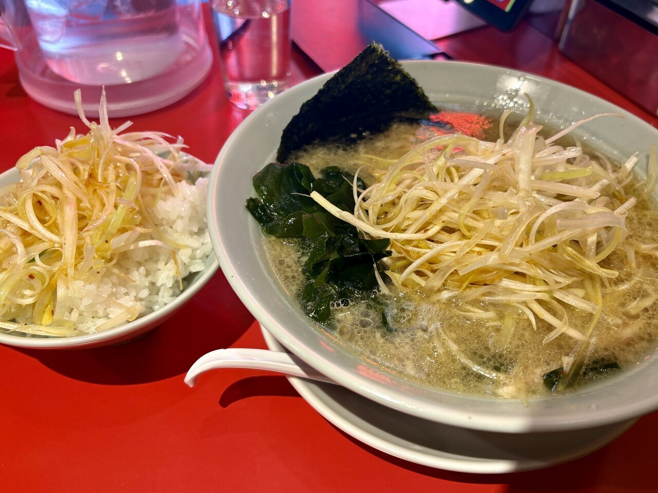 そのまますぎる店名！ 横浜の「ネギラーメン」でネギ尽くしを楽しむ大人の寄り道