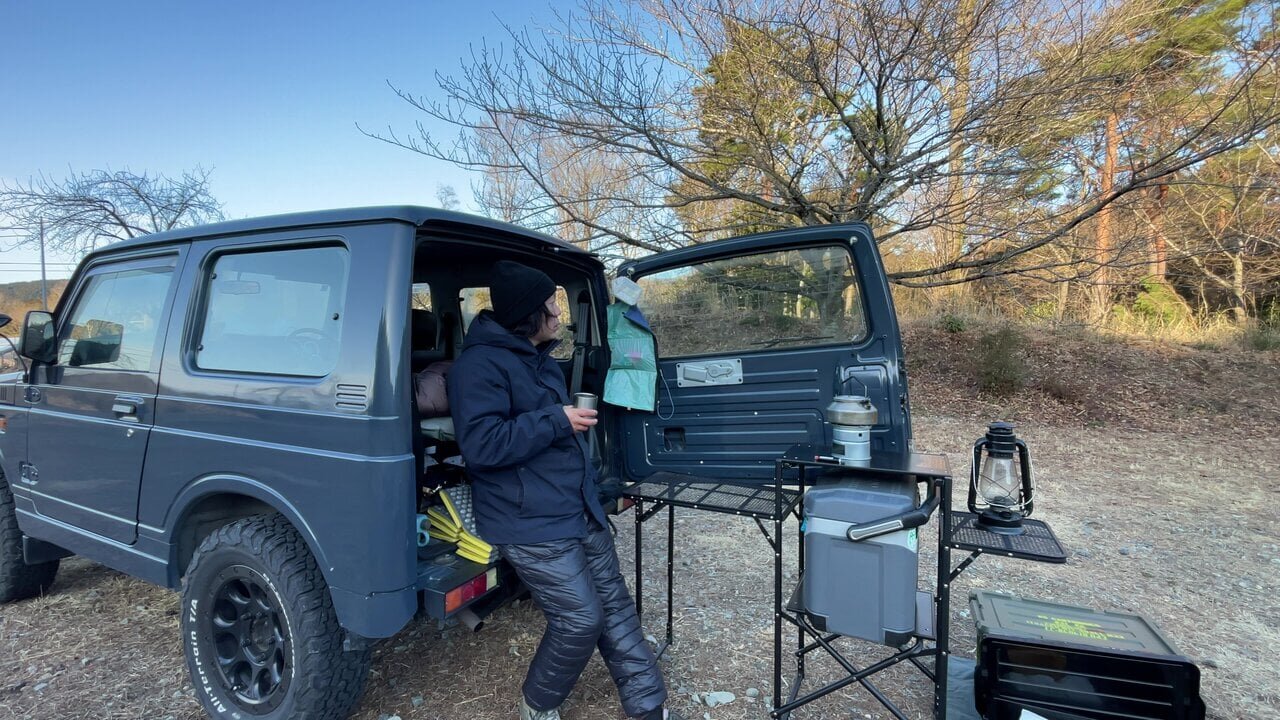 A little luxurious space in the back of the Jimny! The birth of a new car camping style with the "Toughlight Stand"