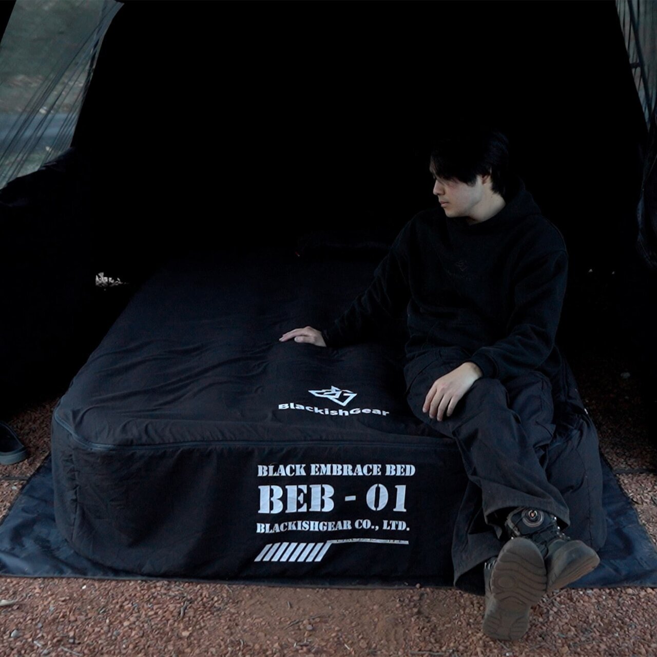Sleep in a double bed even outdoors! I want a military air bed that can be set up in just “3 minutes.”