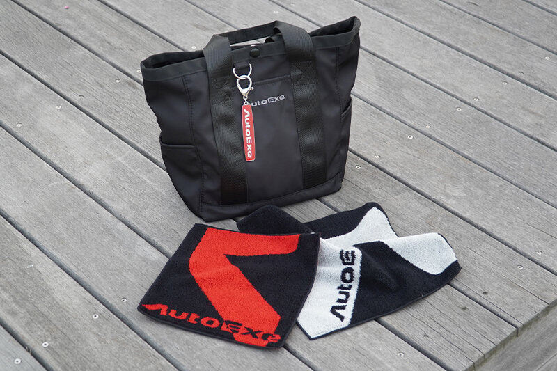 Subtly appeal to “car lovers”! AutoExe’s Imabari towel handkerchief & mini tote