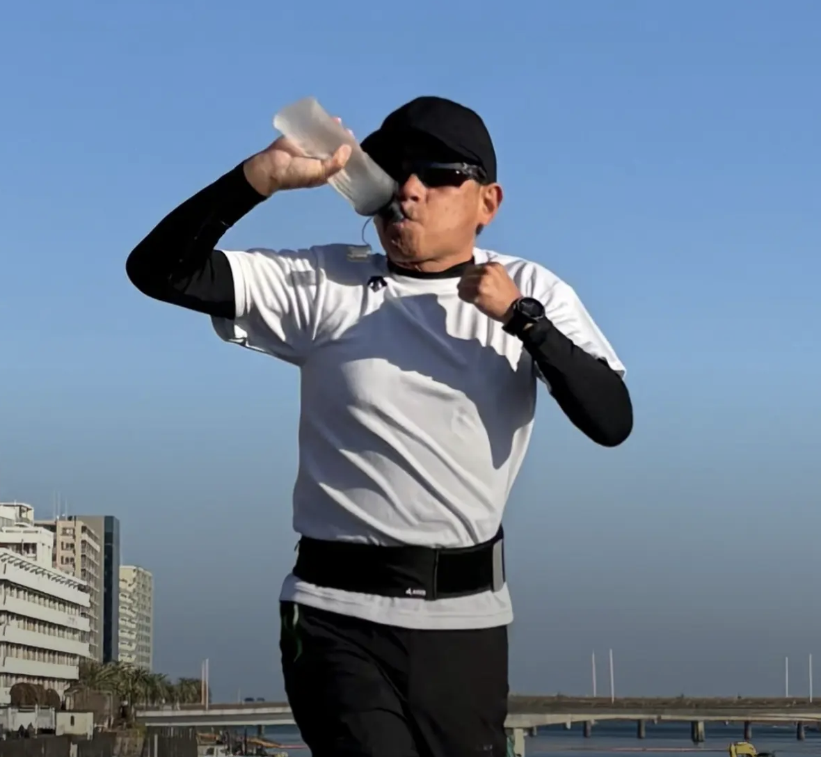 【Running Bottle】Supporting the challenge to sub-three and sub-four! With a filtration unit attached, even in emergencies