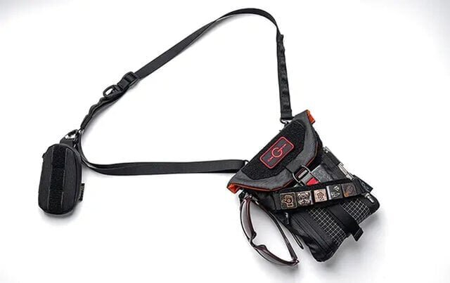 【Hands-Free】 Carry essentials all together! EDC crossbody pouch with skimming prevention function