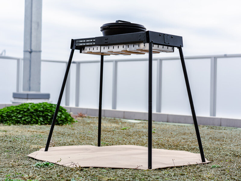 From solo to group! A BBQ grill that stretches vertically and horizontally, savoring the "deliciousness of charcoal grilling"