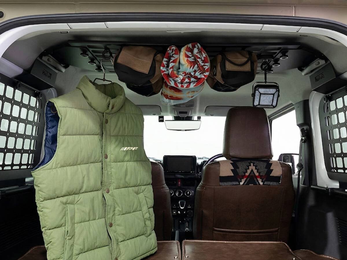 【Jimny】No drilling needed! Update your in-car experience with an aftermarket roof storage panel
